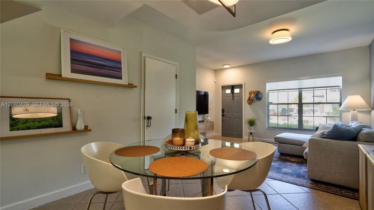 For Sale: $404,999 (2 beds, 1 baths, 1110 Square Feet)