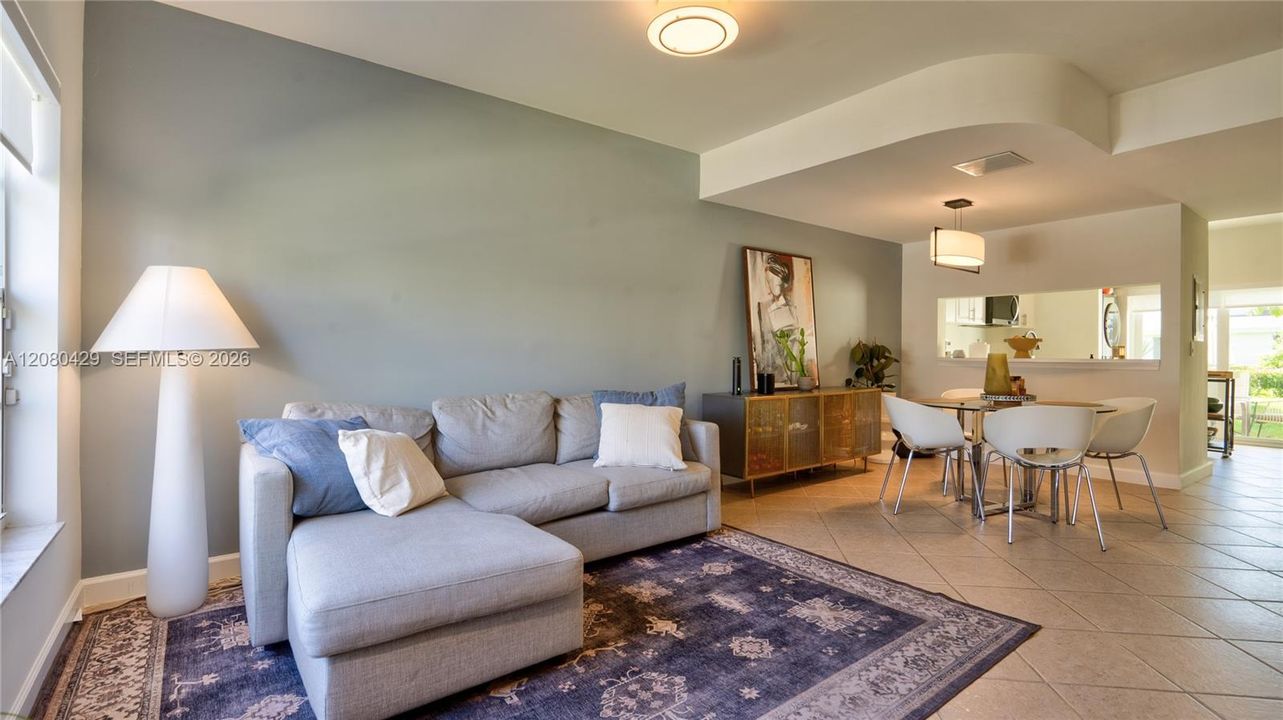 For Sale: $404,999 (2 beds, 1 baths, 1110 Square Feet)