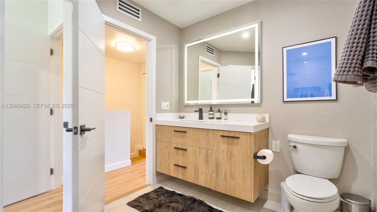 For Sale: $404,999 (2 beds, 1 baths, 1110 Square Feet)