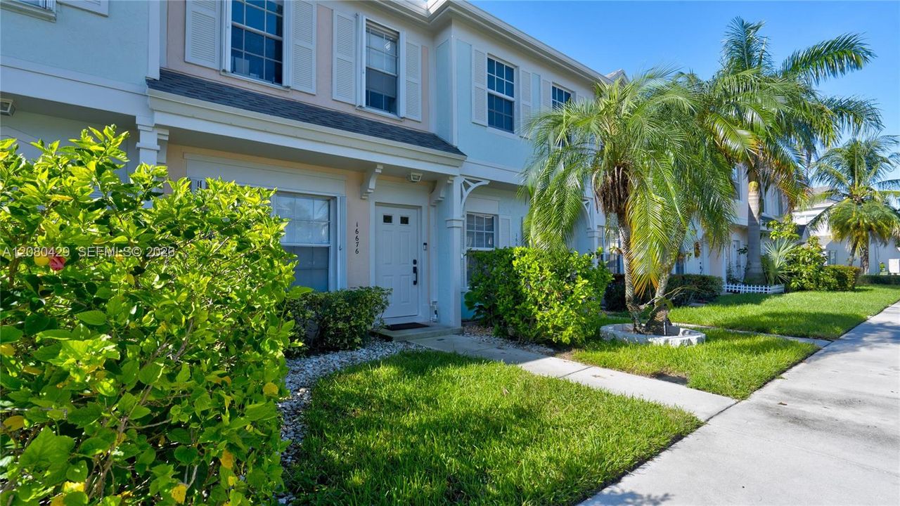 For Sale: $404,999 (2 beds, 1 baths, 1110 Square Feet)