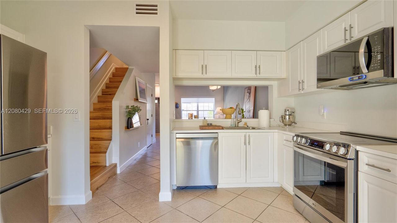 For Sale: $404,999 (2 beds, 1 baths, 1110 Square Feet)