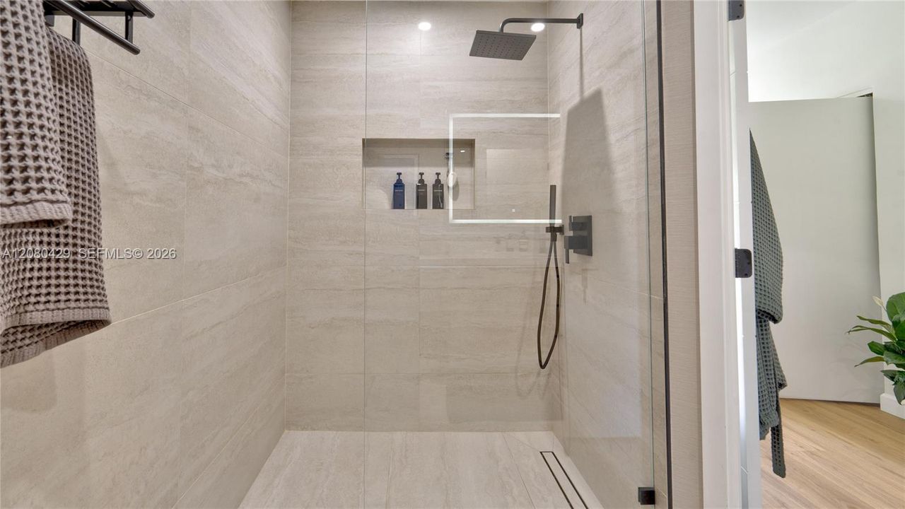 For Sale: $404,999 (2 beds, 1 baths, 1110 Square Feet)