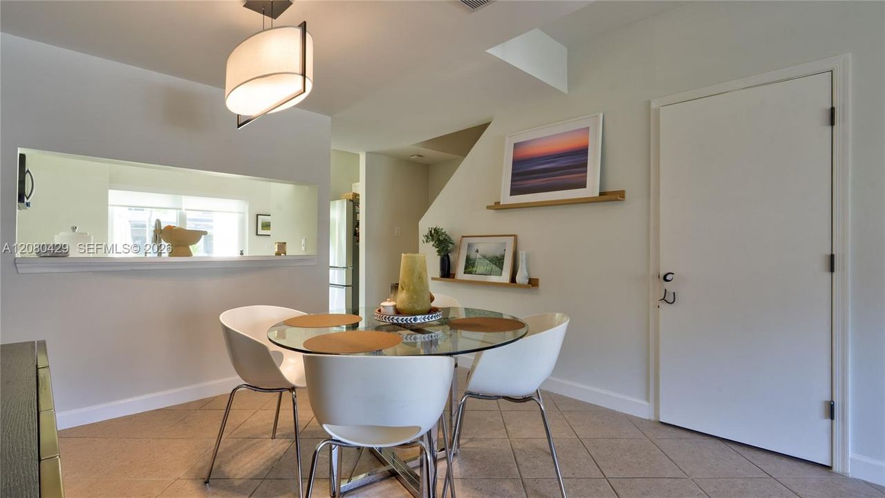 For Sale: $404,999 (2 beds, 1 baths, 1110 Square Feet)