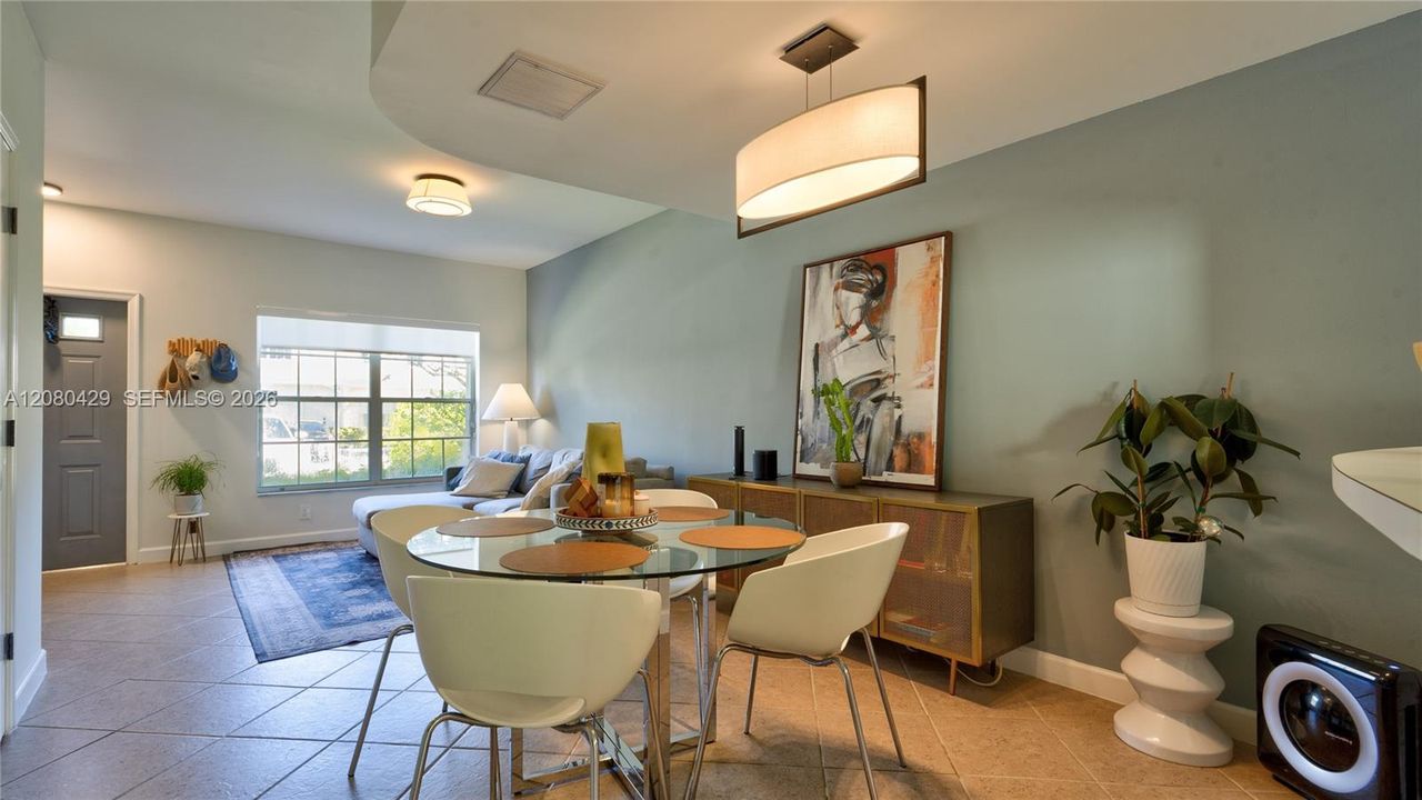 For Sale: $404,999 (2 beds, 1 baths, 1110 Square Feet)