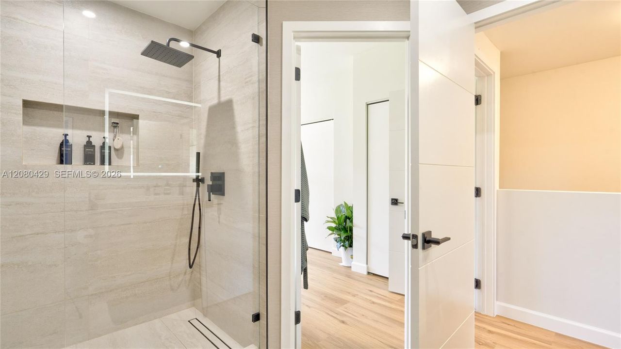For Sale: $404,999 (2 beds, 1 baths, 1110 Square Feet)