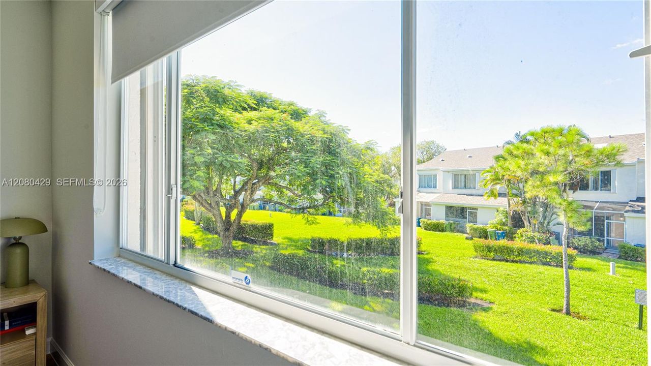 For Sale: $404,999 (2 beds, 1 baths, 1110 Square Feet)