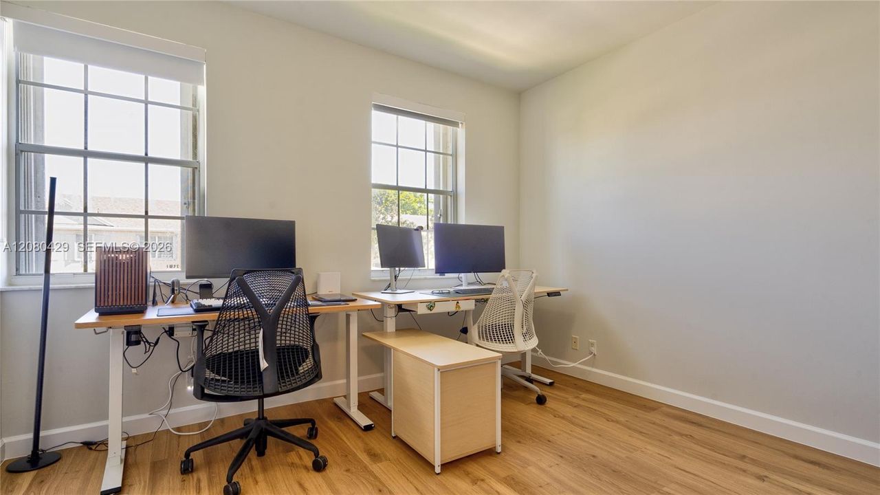 For Sale: $404,999 (2 beds, 1 baths, 1110 Square Feet)