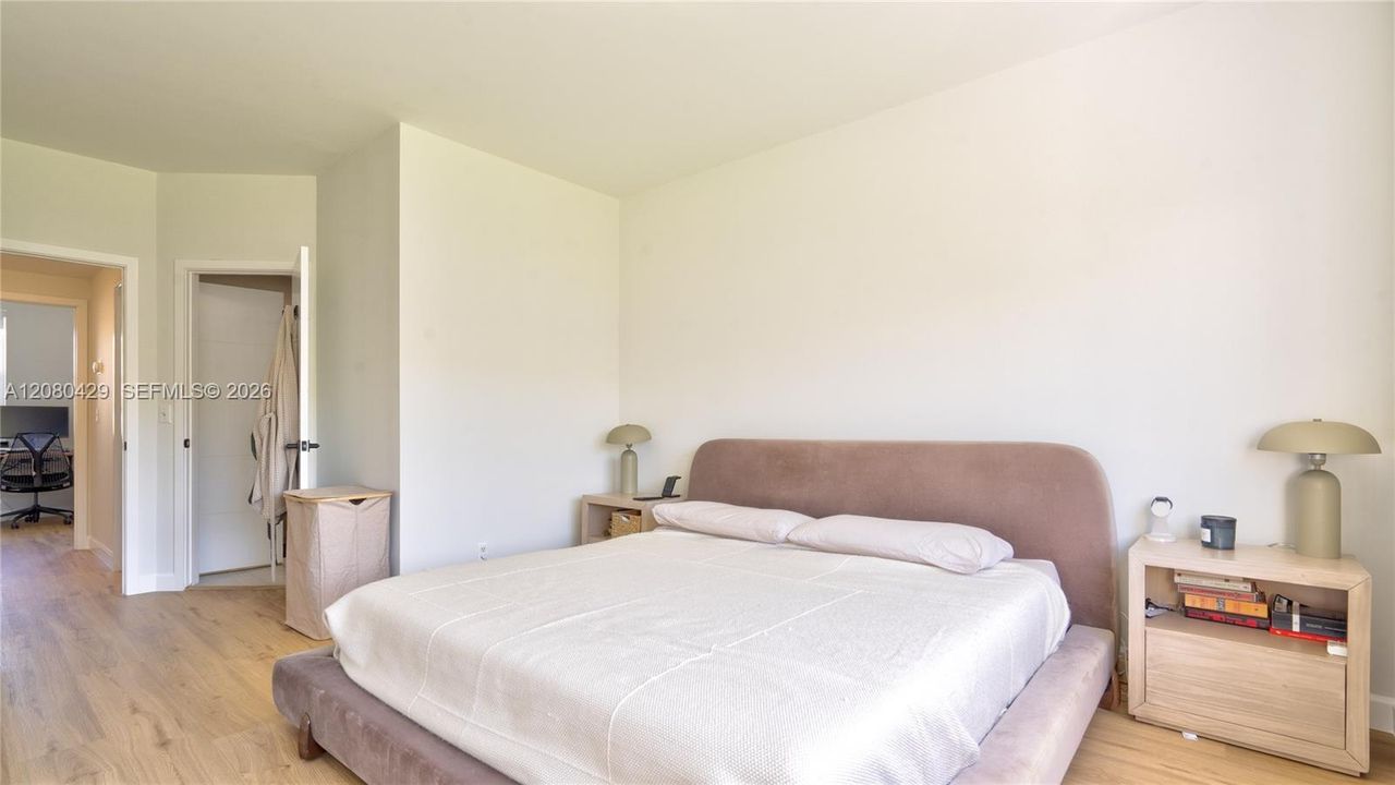 For Sale: $404,999 (2 beds, 1 baths, 1110 Square Feet)