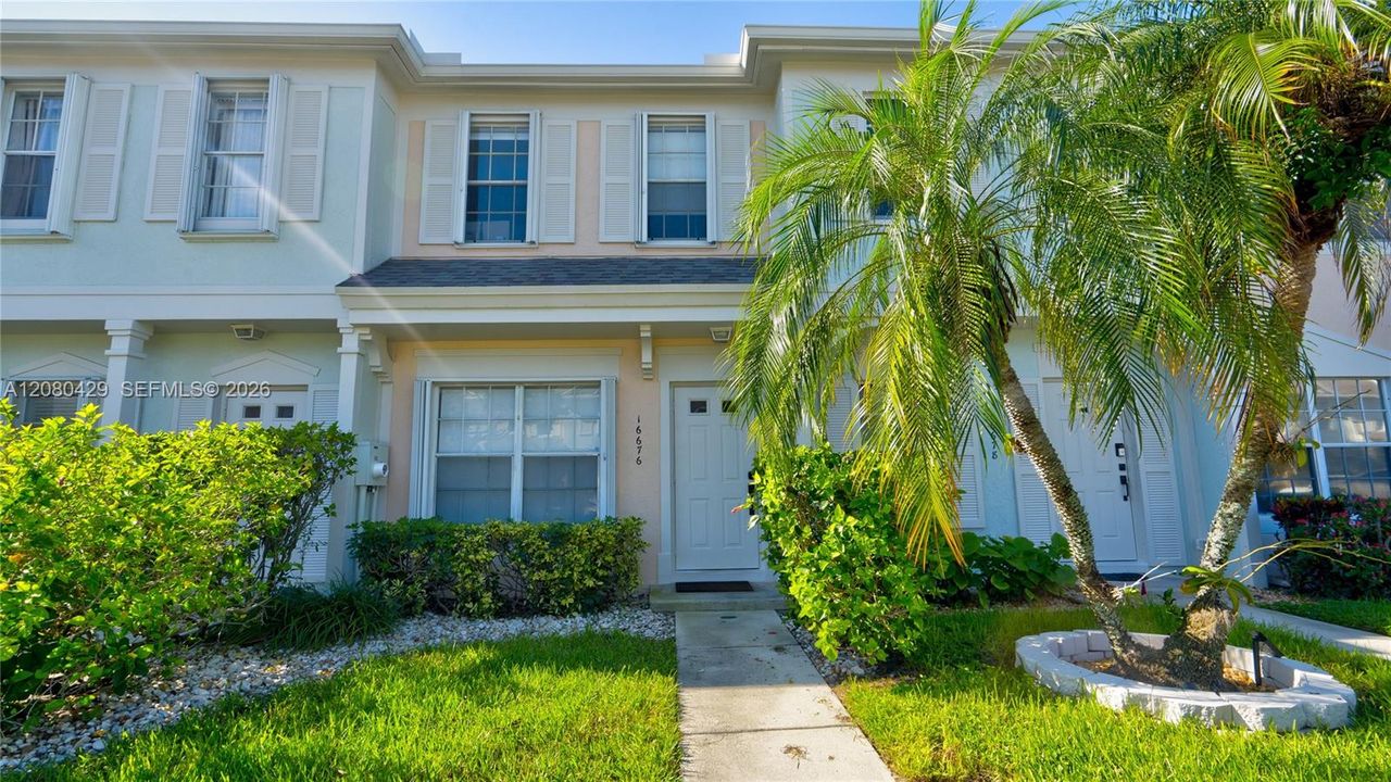 For Sale: $404,999 (2 beds, 1 baths, 1110 Square Feet)
