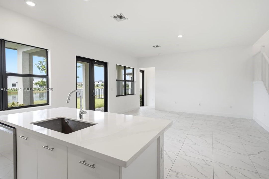 En Venta: $1,196,000 (4 camas, 3 baños, 2704 Pies cuadrados)