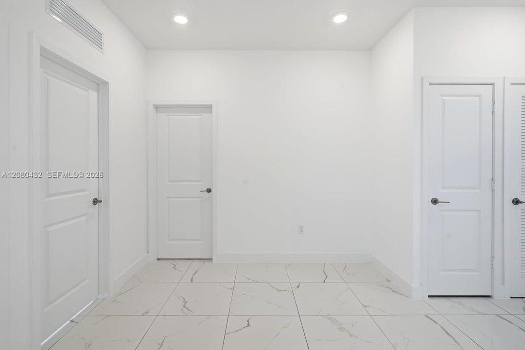 En Venta: $1,196,000 (4 camas, 3 baños, 2704 Pies cuadrados)