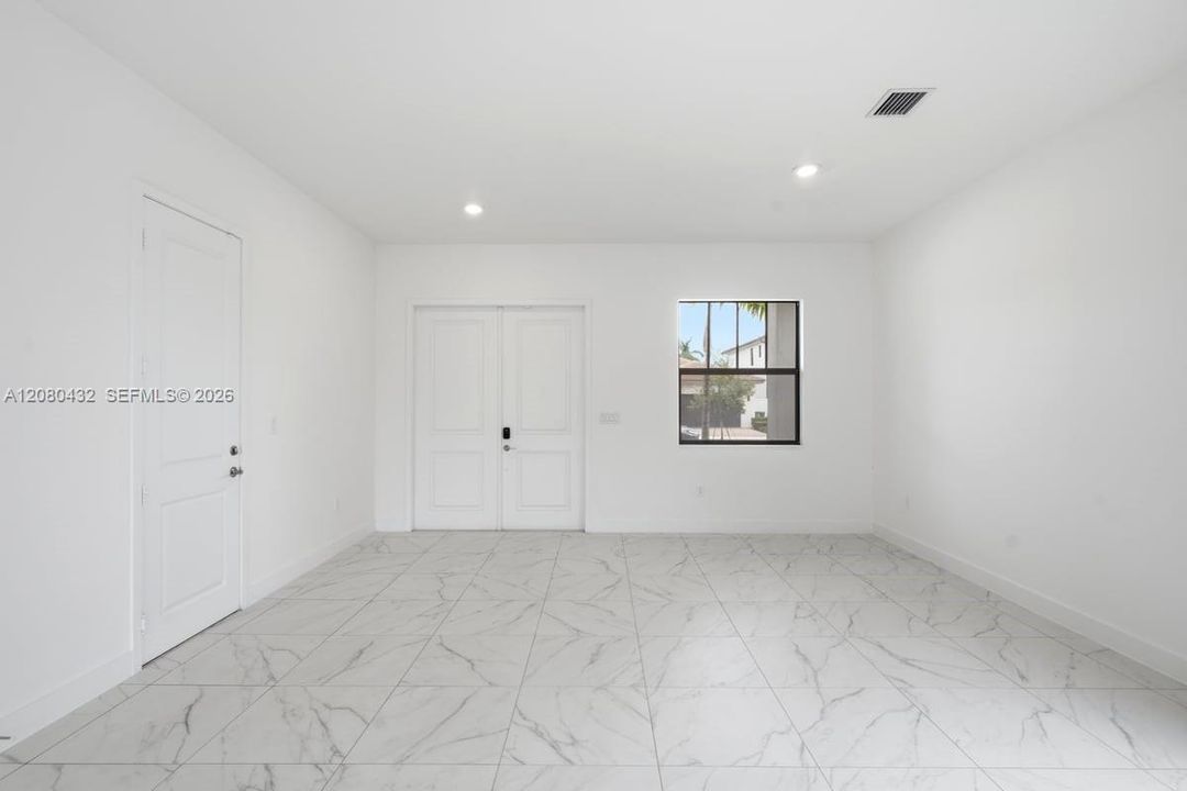 En Venta: $1,196,000 (4 camas, 3 baños, 2704 Pies cuadrados)