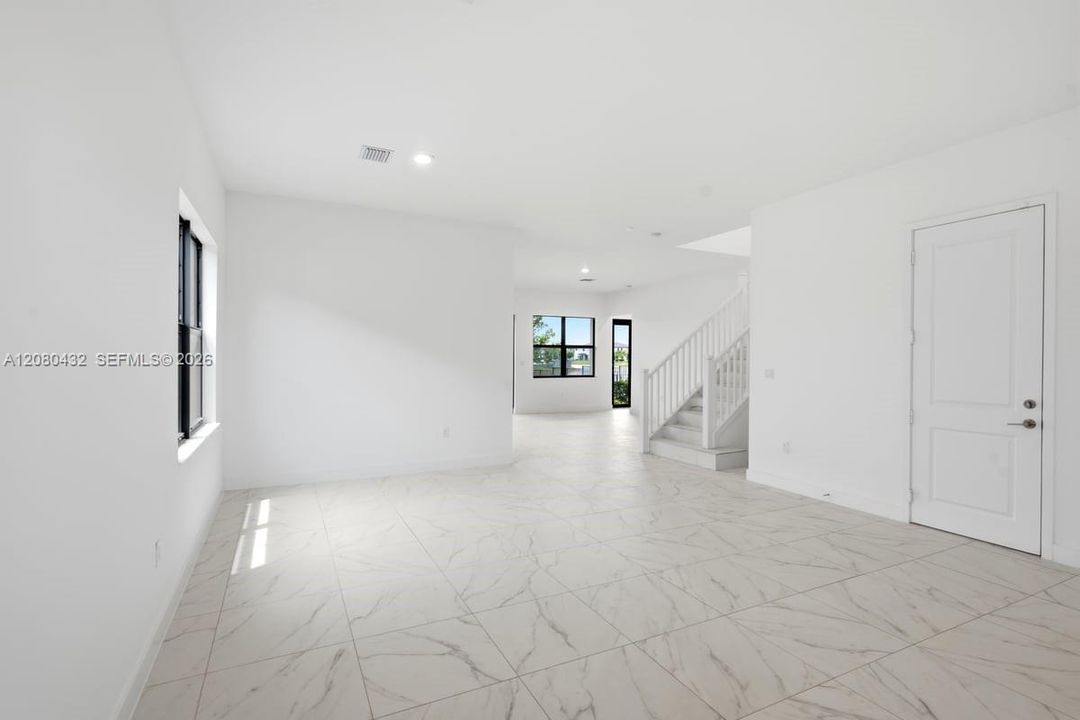 En Venta: $1,196,000 (4 camas, 3 baños, 2704 Pies cuadrados)