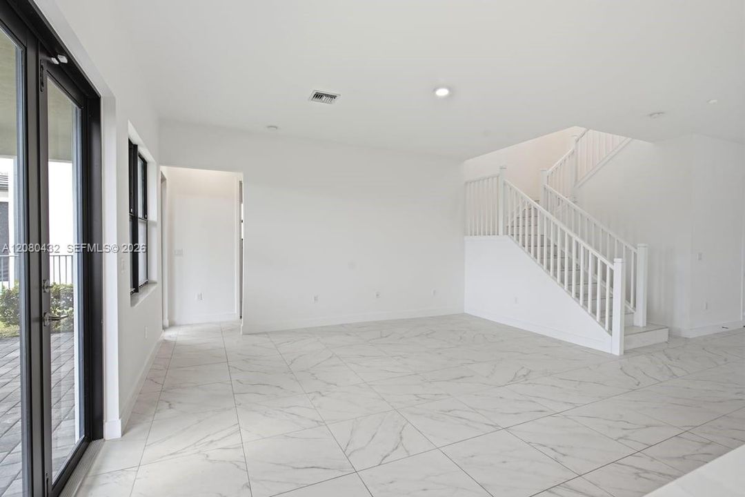 En Venta: $1,196,000 (4 camas, 3 baños, 2704 Pies cuadrados)