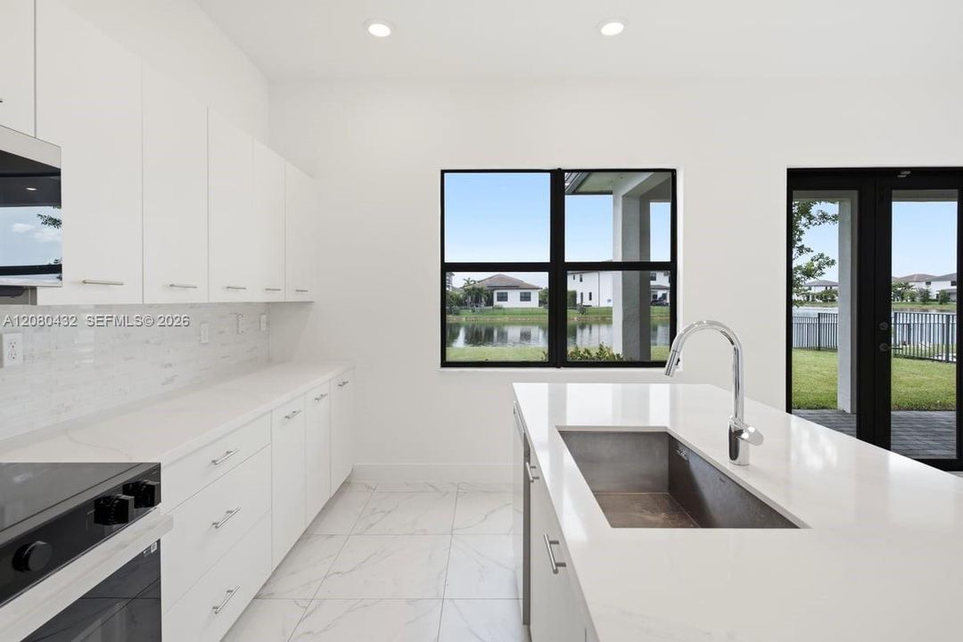 En Venta: $1,196,000 (4 camas, 3 baños, 2704 Pies cuadrados)