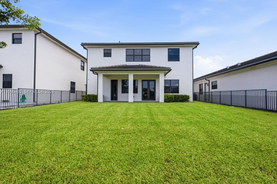 En Venta: $1,196,000 (4 camas, 3 baños, 2704 Pies cuadrados)