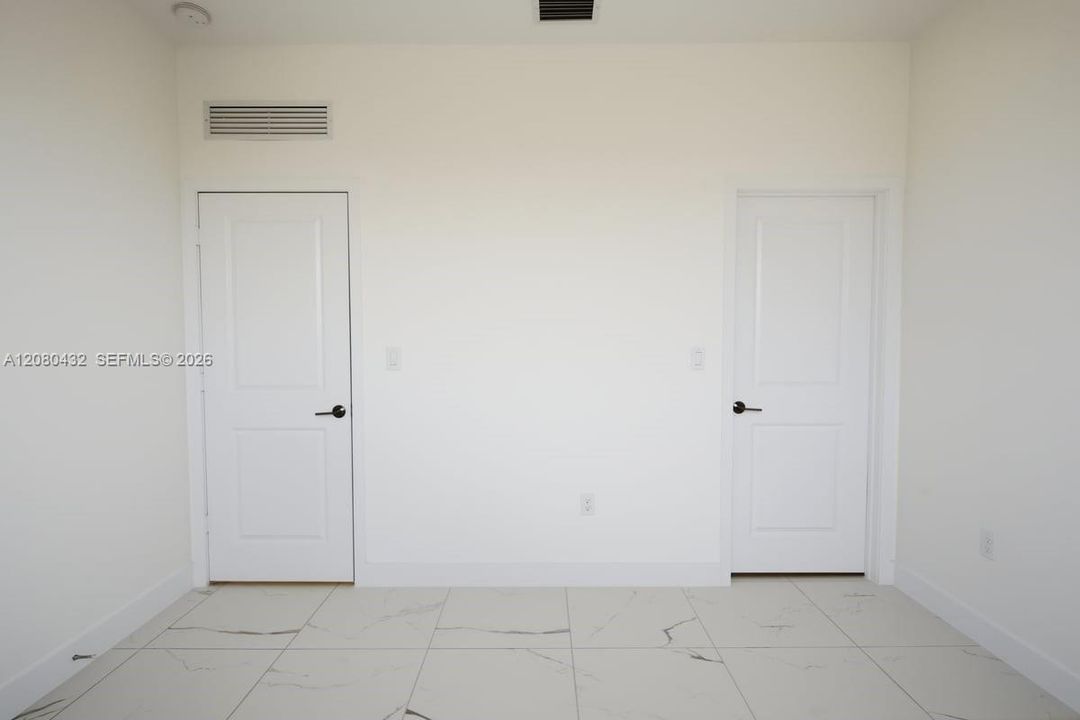 En Venta: $1,196,000 (4 camas, 3 baños, 2704 Pies cuadrados)