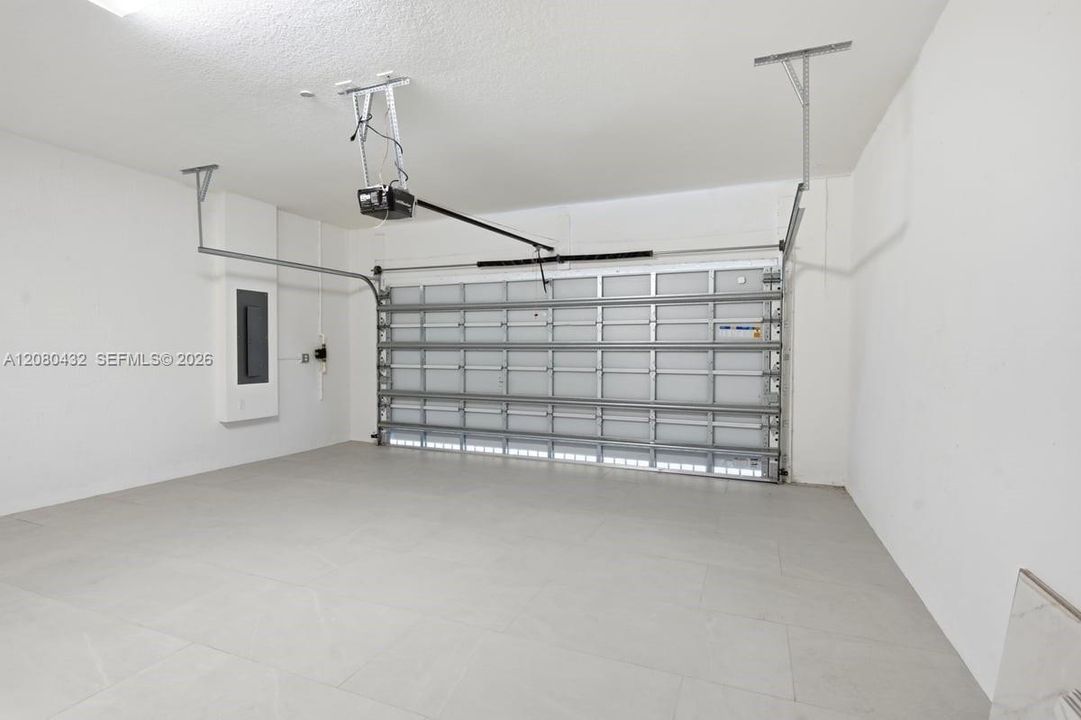 En Venta: $1,196,000 (4 camas, 3 baños, 2704 Pies cuadrados)