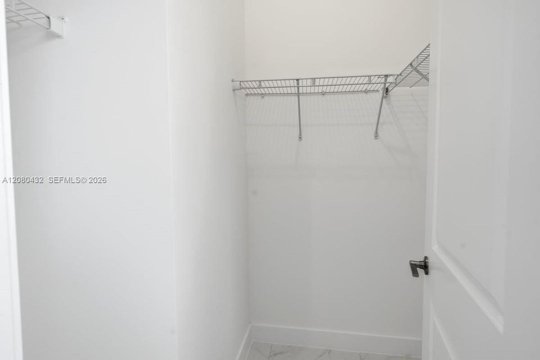En Venta: $1,196,000 (4 camas, 3 baños, 2704 Pies cuadrados)