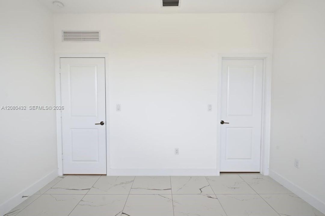 En Venta: $1,196,000 (4 camas, 3 baños, 2704 Pies cuadrados)