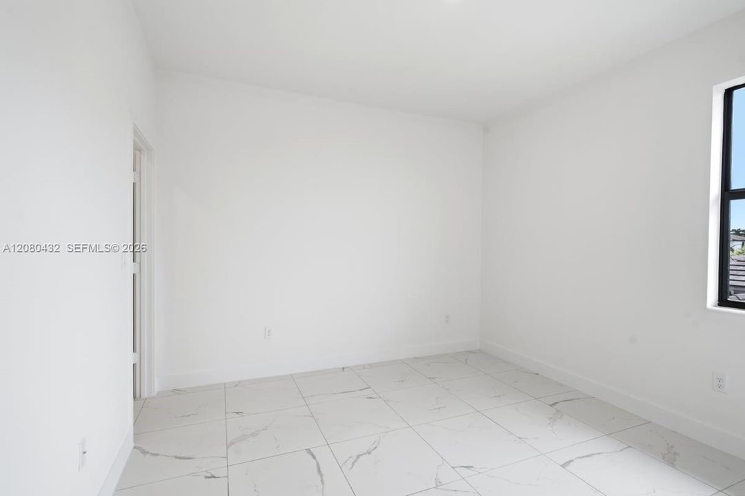 En Venta: $1,196,000 (4 camas, 3 baños, 2704 Pies cuadrados)