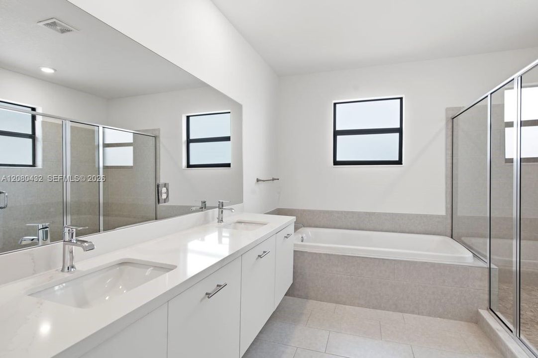 En Venta: $1,196,000 (4 camas, 3 baños, 2704 Pies cuadrados)