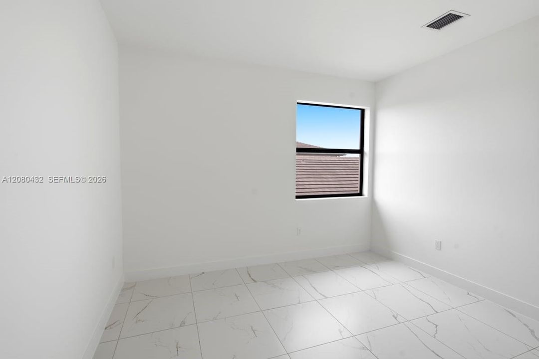 En Venta: $1,196,000 (4 camas, 3 baños, 2704 Pies cuadrados)