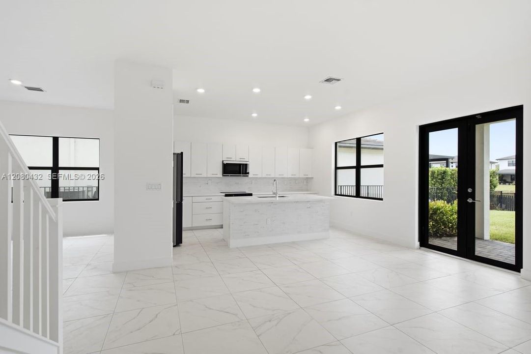 En Venta: $1,196,000 (4 camas, 3 baños, 2704 Pies cuadrados)