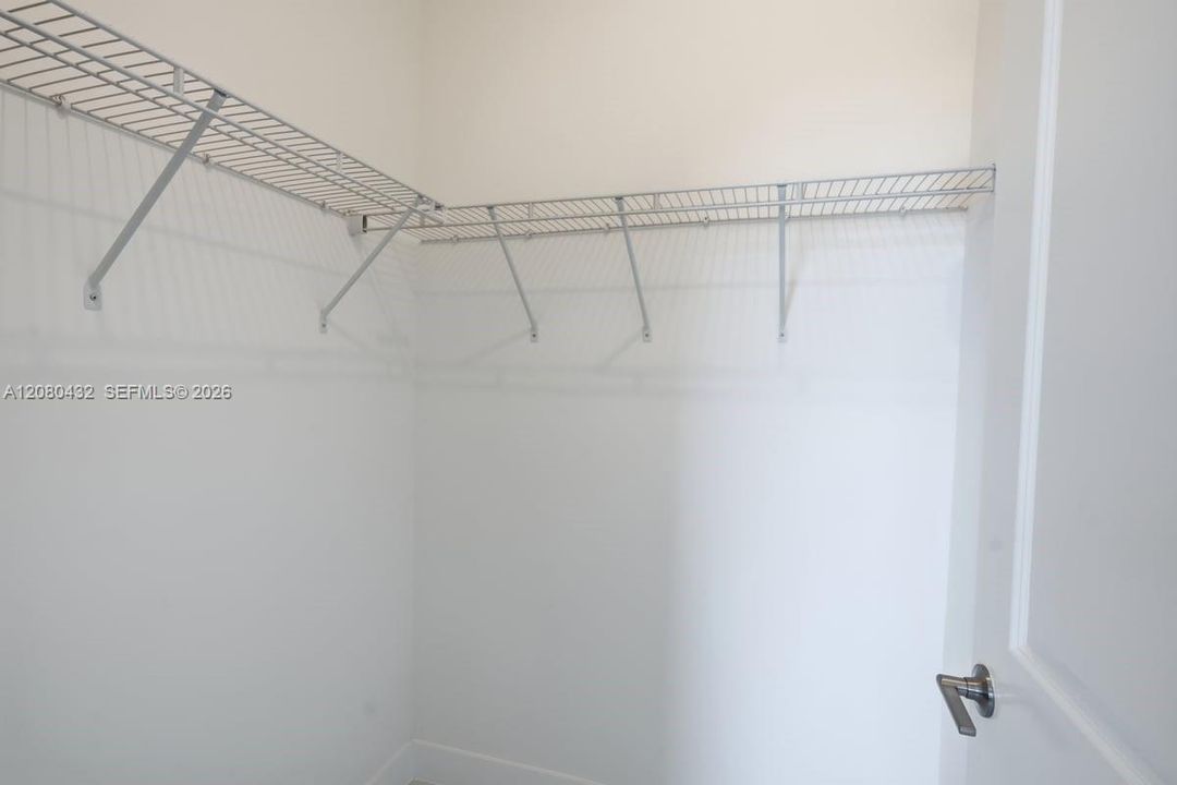 En Venta: $1,196,000 (4 camas, 3 baños, 2704 Pies cuadrados)