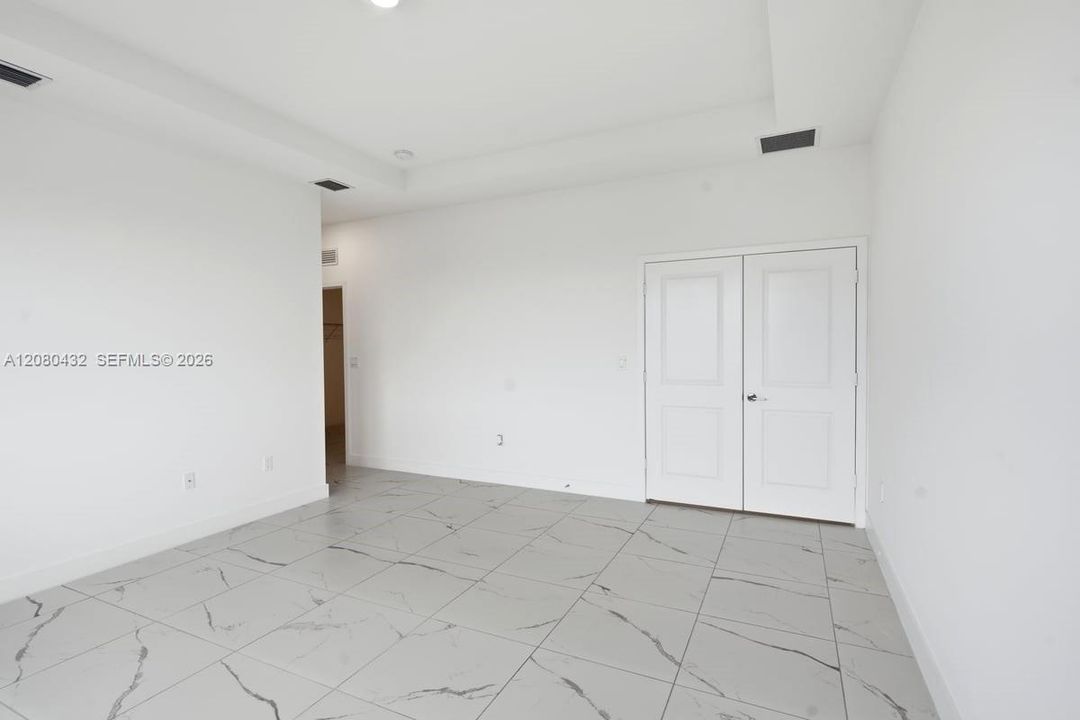 En Venta: $1,196,000 (4 camas, 3 baños, 2704 Pies cuadrados)