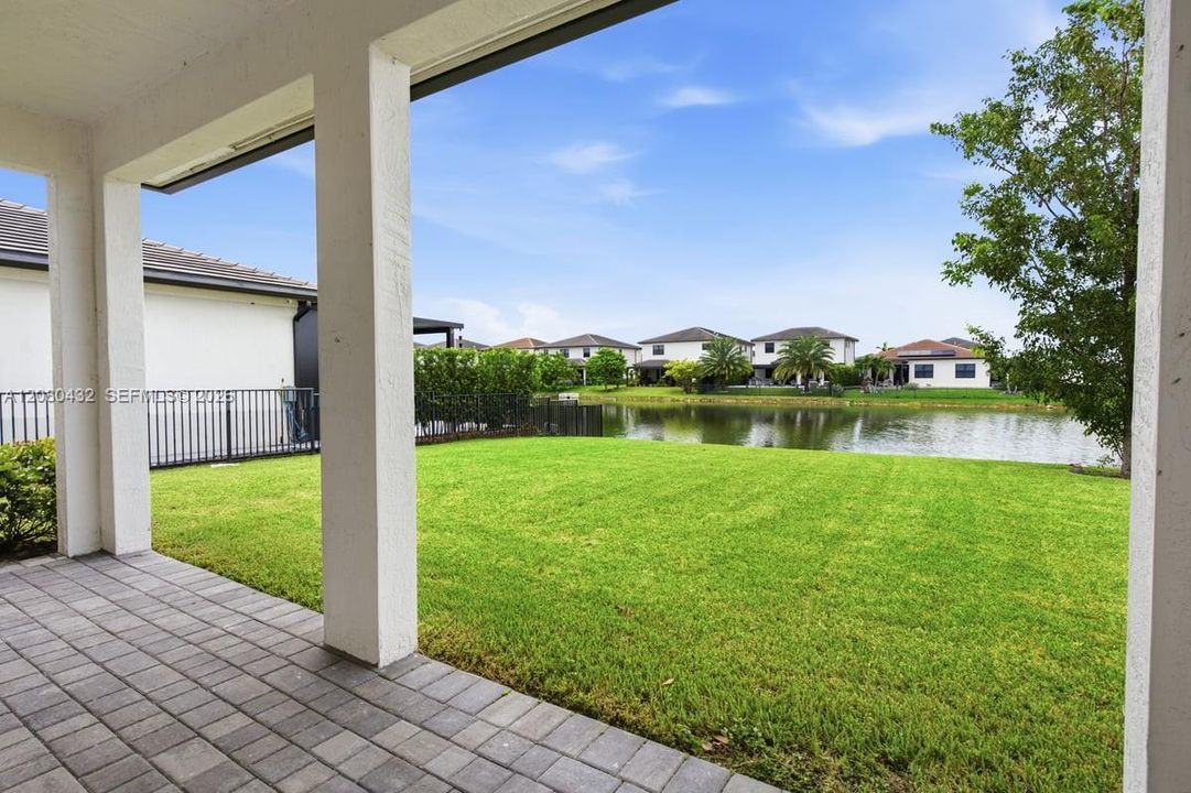 En Venta: $1,196,000 (4 camas, 3 baños, 2704 Pies cuadrados)
