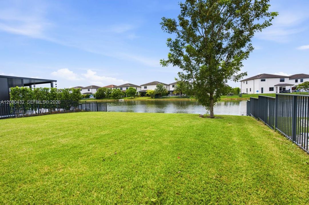En Venta: $1,196,000 (4 camas, 3 baños, 2704 Pies cuadrados)