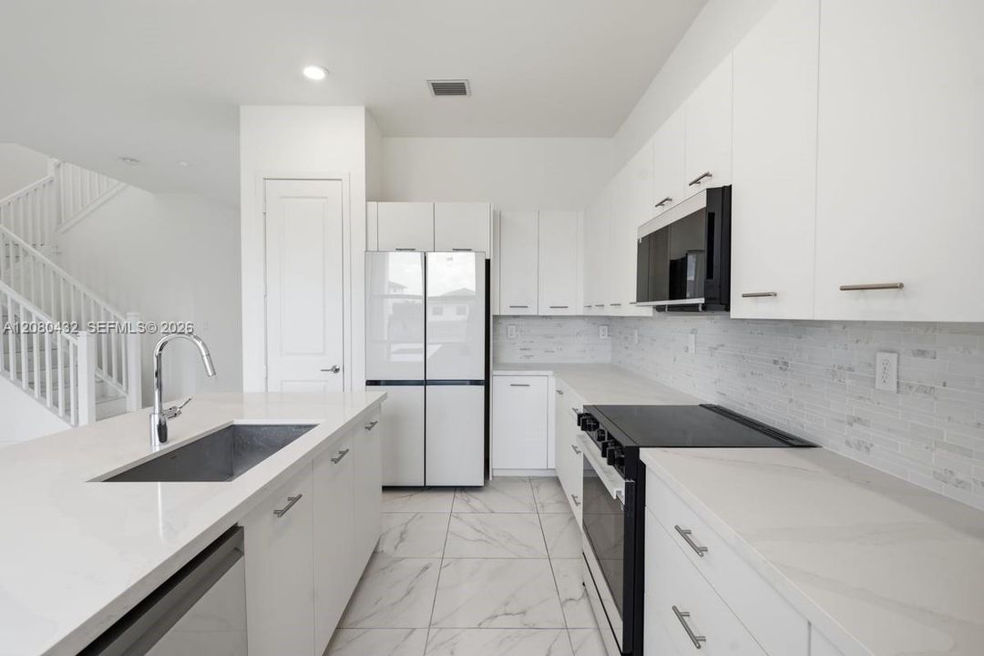 En Venta: $1,196,000 (4 camas, 3 baños, 2704 Pies cuadrados)