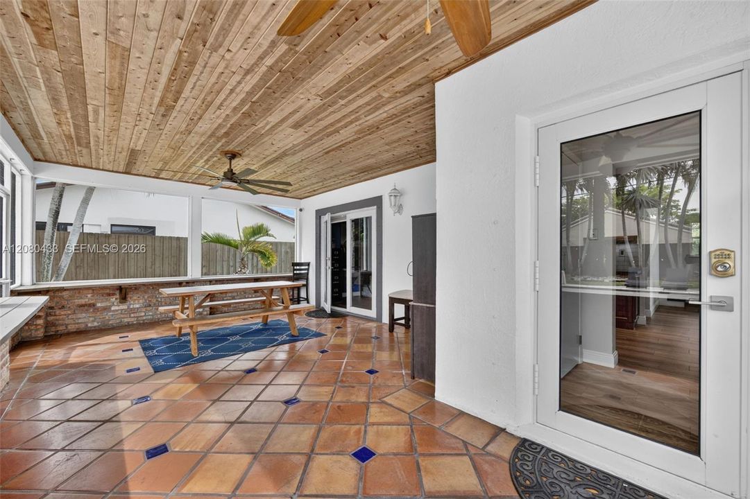 For Sale: $879,000 (4 beds, 2 baths, 1712 Square Feet)