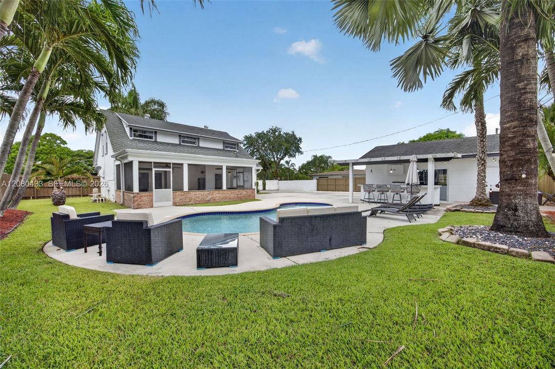 For Sale: $879,000 (4 beds, 2 baths, 1712 Square Feet)