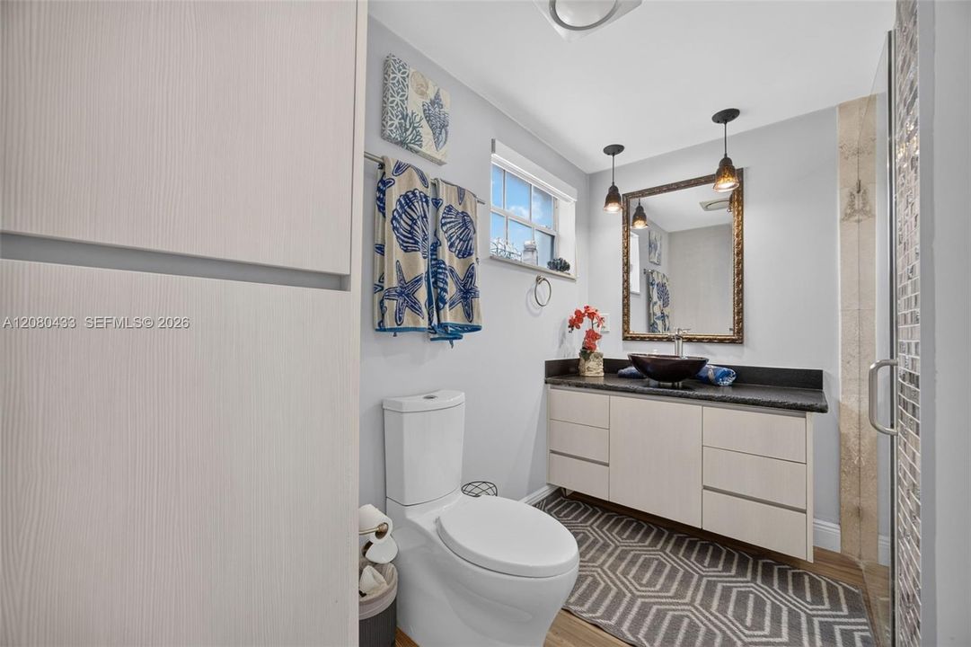 For Sale: $879,000 (4 beds, 2 baths, 1712 Square Feet)