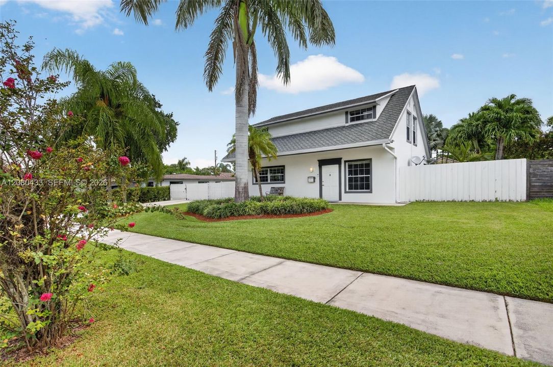 For Sale: $879,000 (4 beds, 2 baths, 1712 Square Feet)