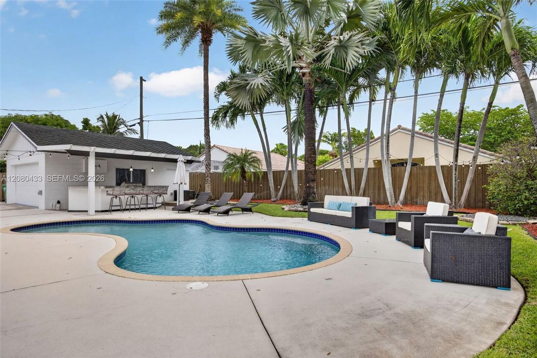 For Sale: $879,000 (4 beds, 2 baths, 1712 Square Feet)