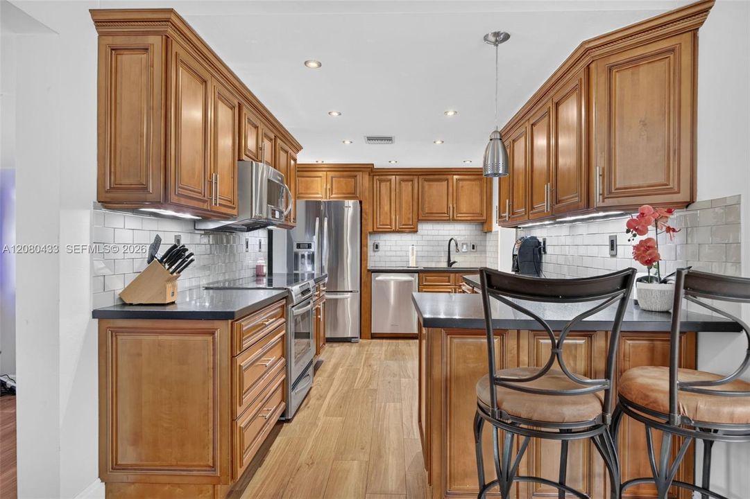 For Sale: $879,000 (4 beds, 2 baths, 1712 Square Feet)