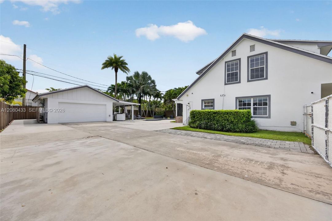 For Sale: $879,000 (4 beds, 2 baths, 1712 Square Feet)