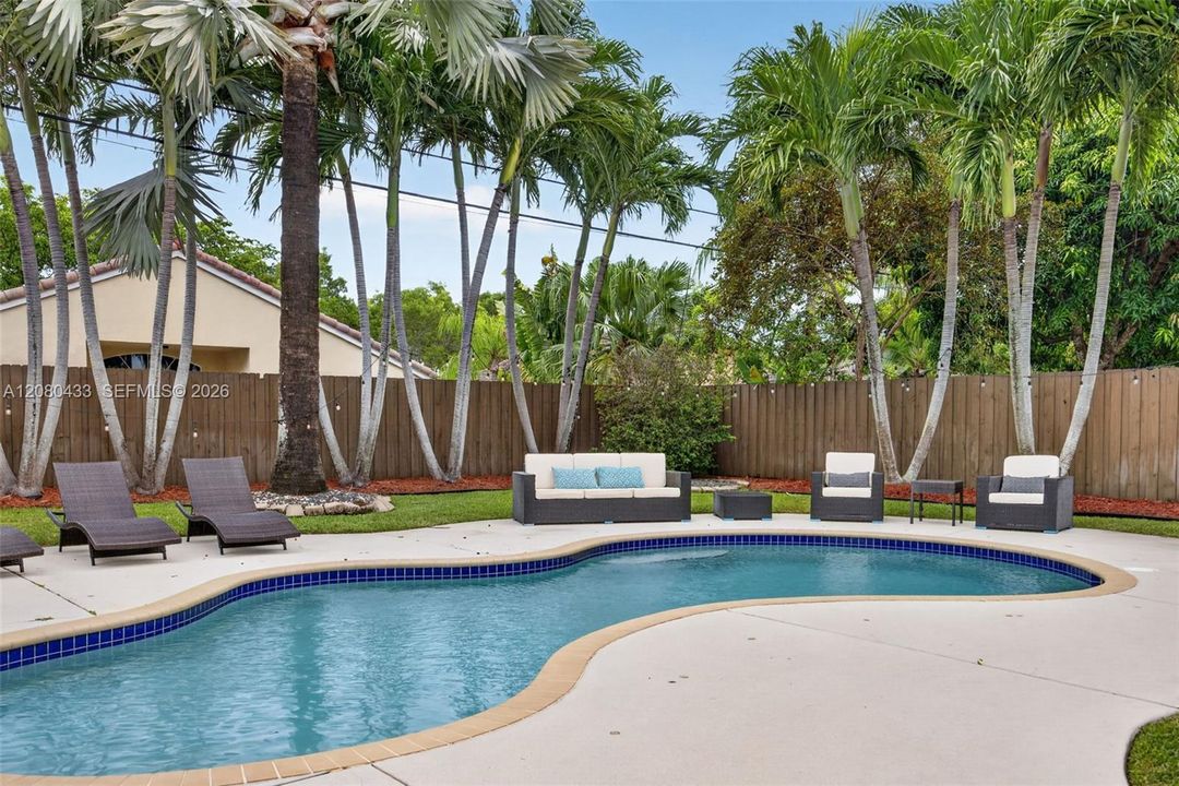 For Sale: $879,000 (4 beds, 2 baths, 1712 Square Feet)