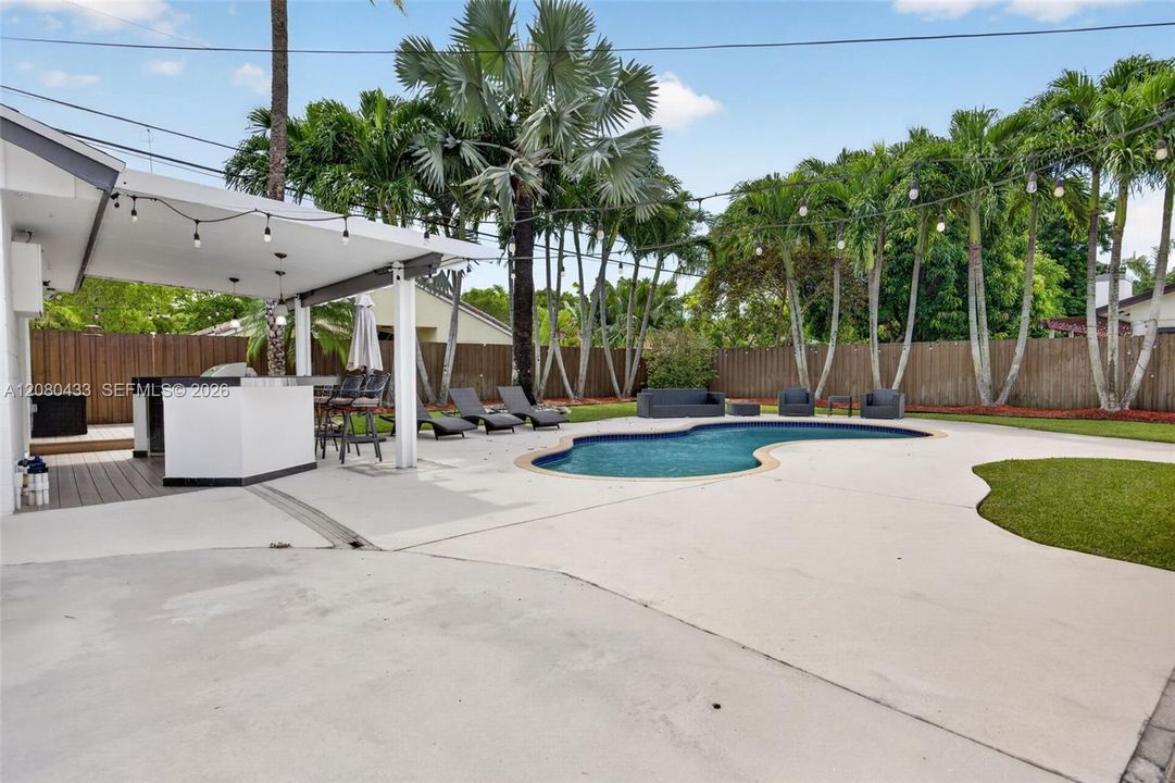 For Sale: $879,000 (4 beds, 2 baths, 1712 Square Feet)