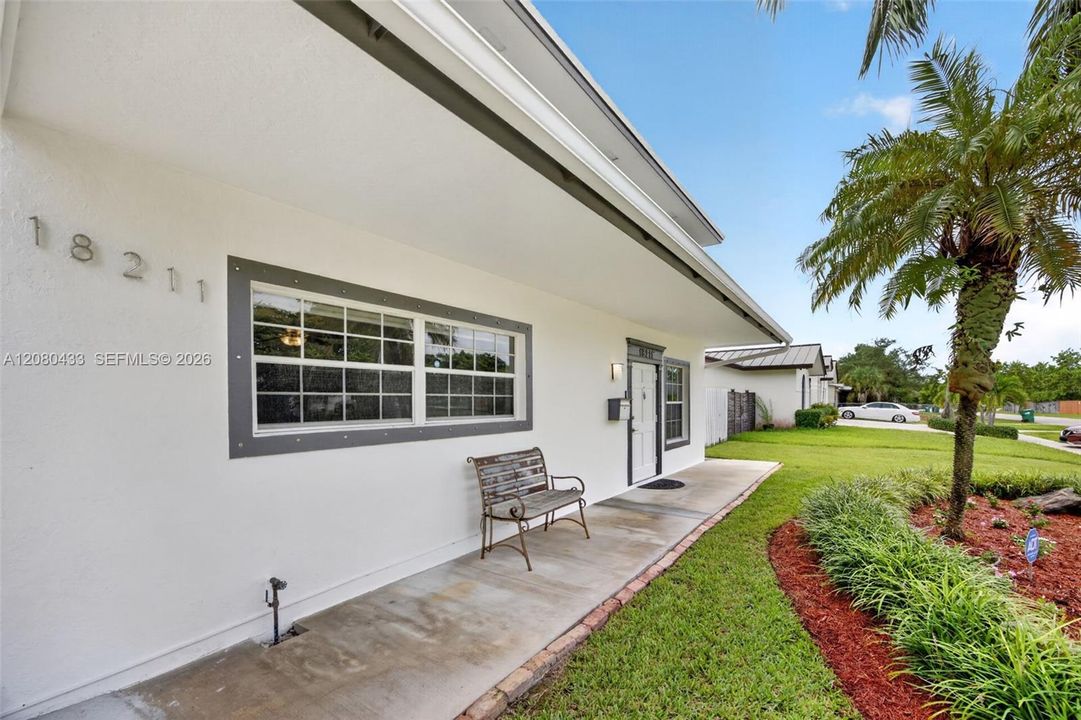 For Sale: $879,000 (4 beds, 2 baths, 1712 Square Feet)