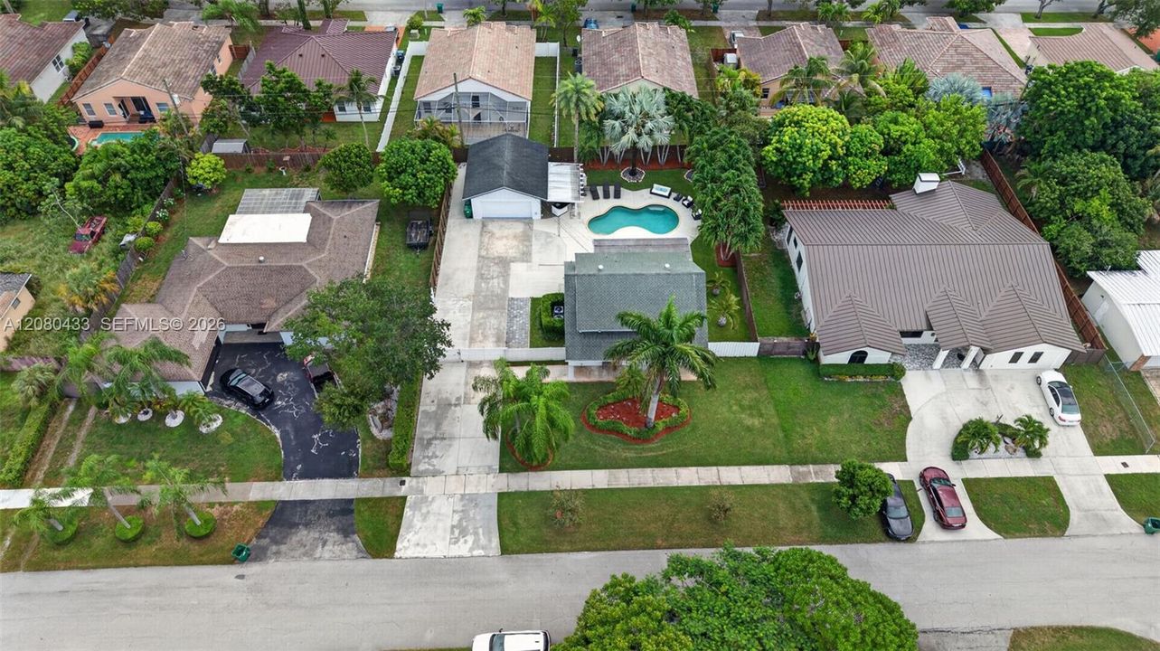 For Sale: $879,000 (4 beds, 2 baths, 1712 Square Feet)