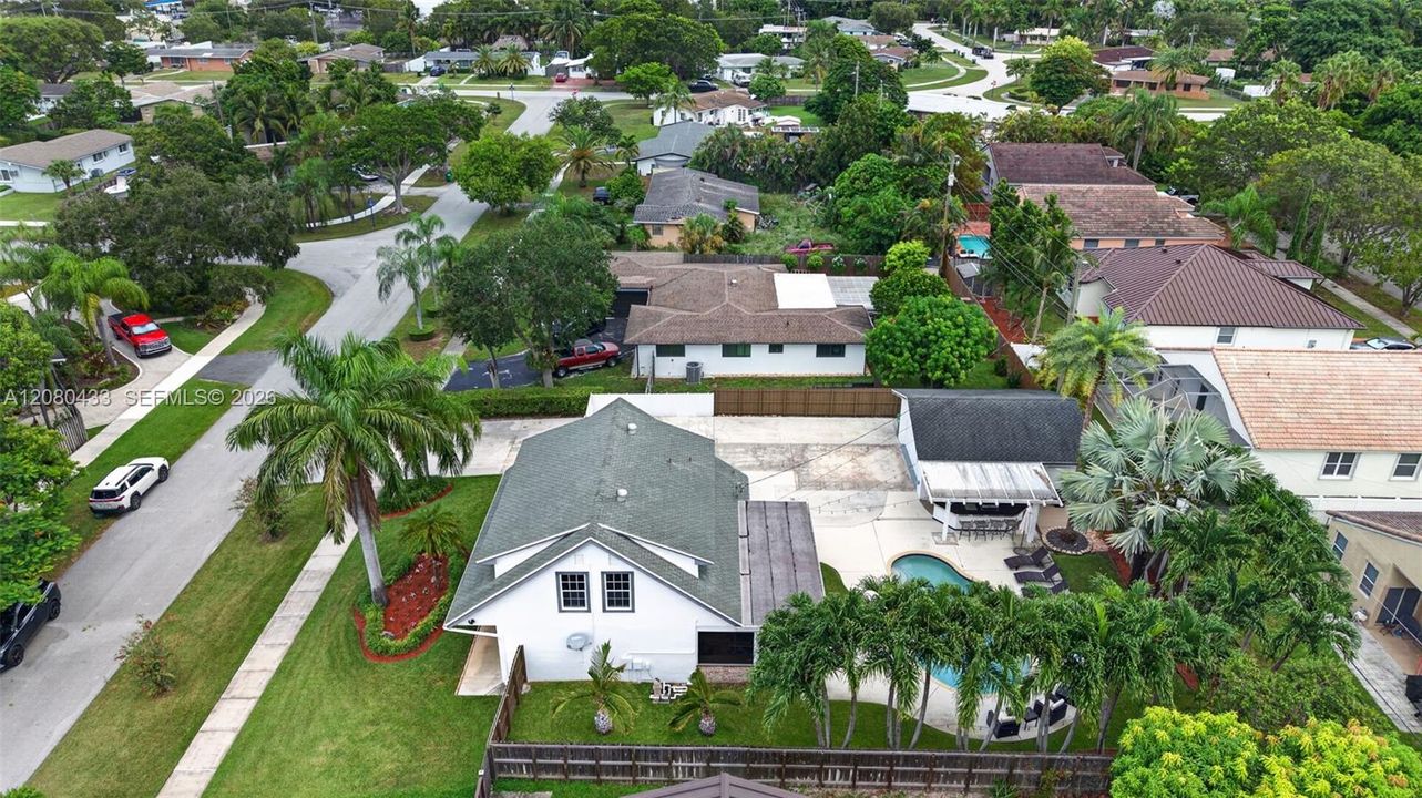 For Sale: $879,000 (4 beds, 2 baths, 1712 Square Feet)