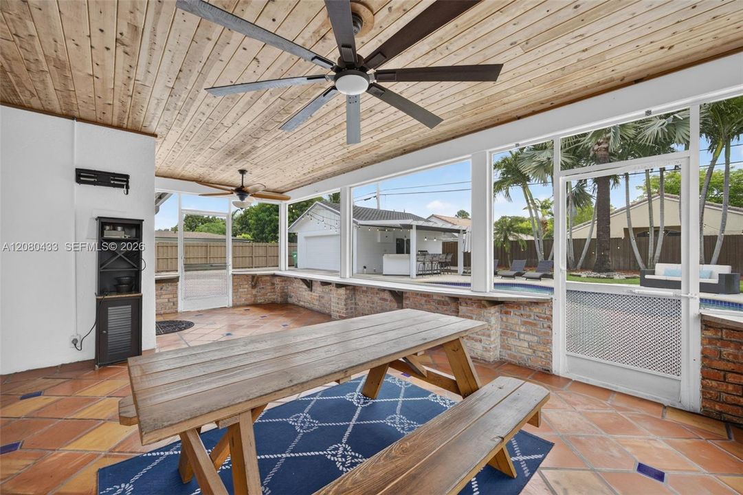For Sale: $879,000 (4 beds, 2 baths, 1712 Square Feet)