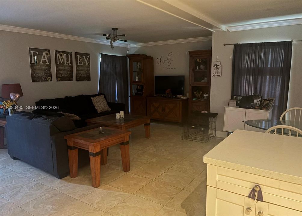 На продажу: $450,000 (3 спален, 2 ванн, 1843 Квадратных фут)