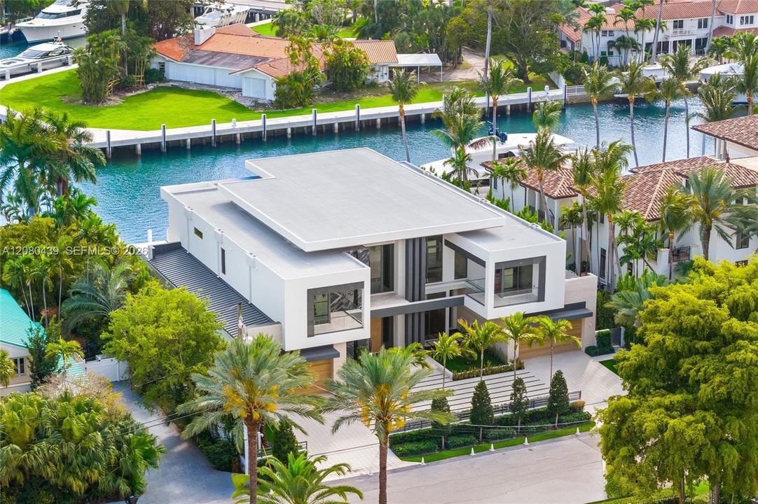 For Sale: $29,995,000 (6 beds, 7 baths, 8725 Square Feet)