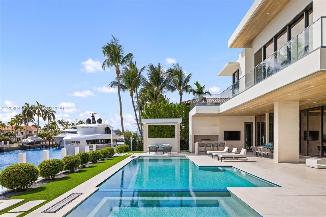 For Sale: $29,995,000 (6 beds, 7 baths, 8725 Square Feet)