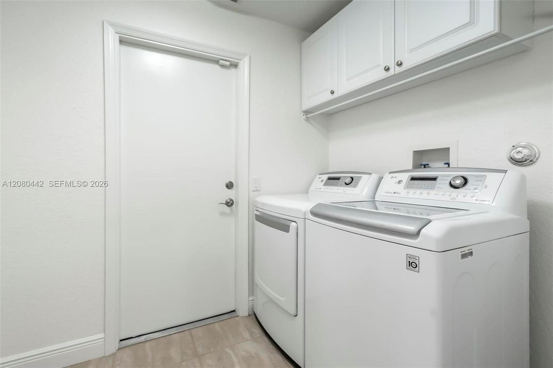 For Rent: $6,900 (4 beds, 3 baths, 3352 Square Feet)